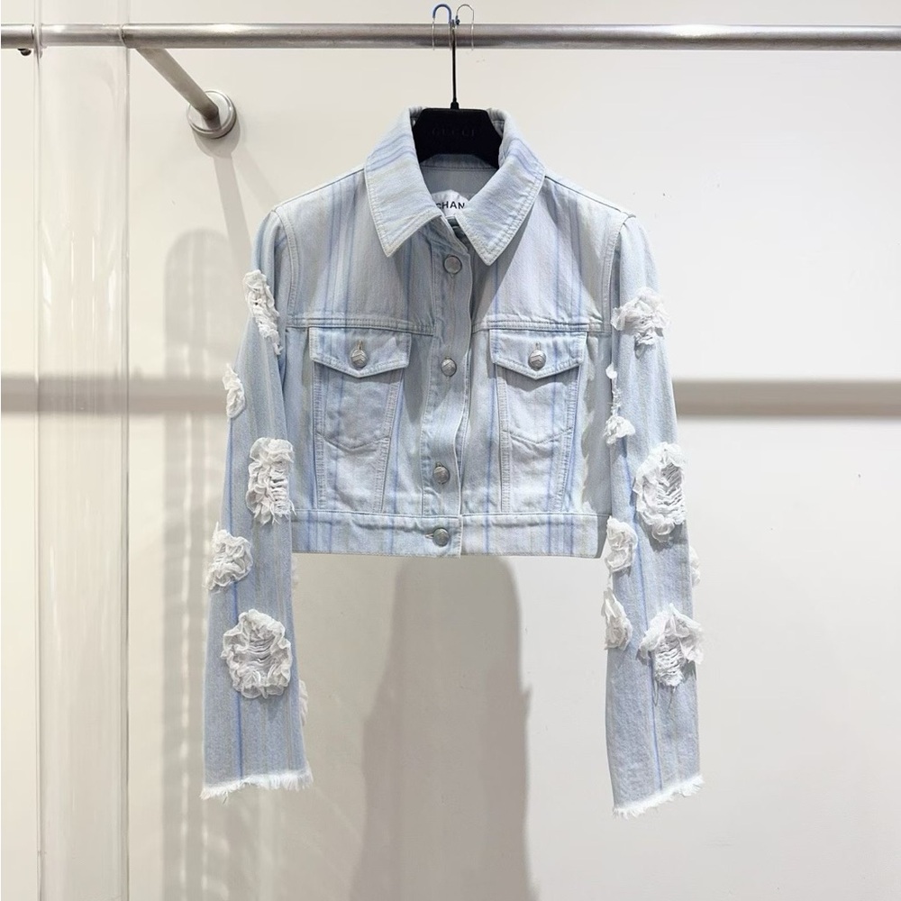 ❌sold❌🚩steal authentic CHANEL Light Blue Denim Jacket with White Floral Accents